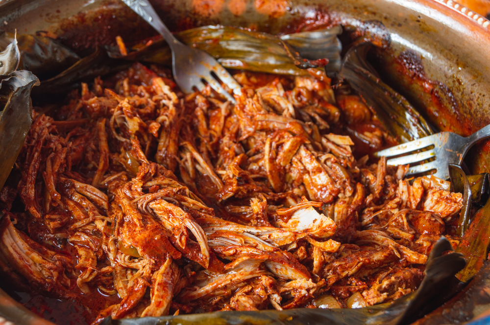El pollo a la pibil es una opción económica para tu cena del 15 de septiembre