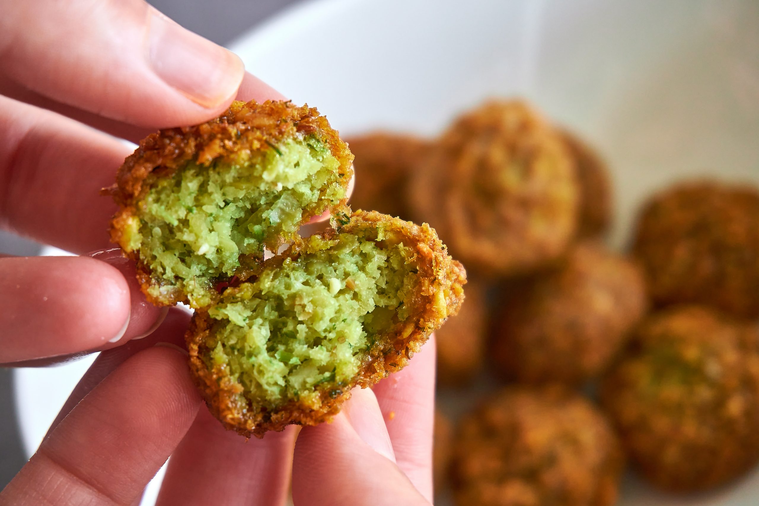 ¿Qué es el falafel y de qué está hecho?