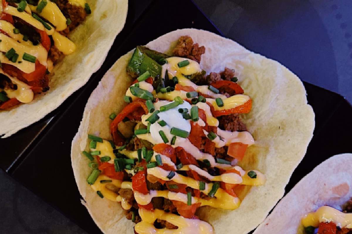 Las fajistas están dentro de las mejores comidas callejeras mexicanas.