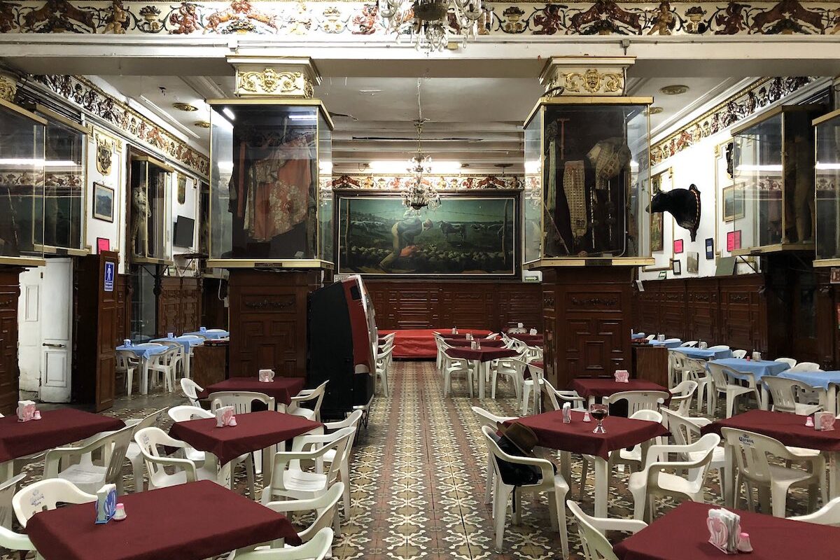 Cantina La Faena tradicional mexicana