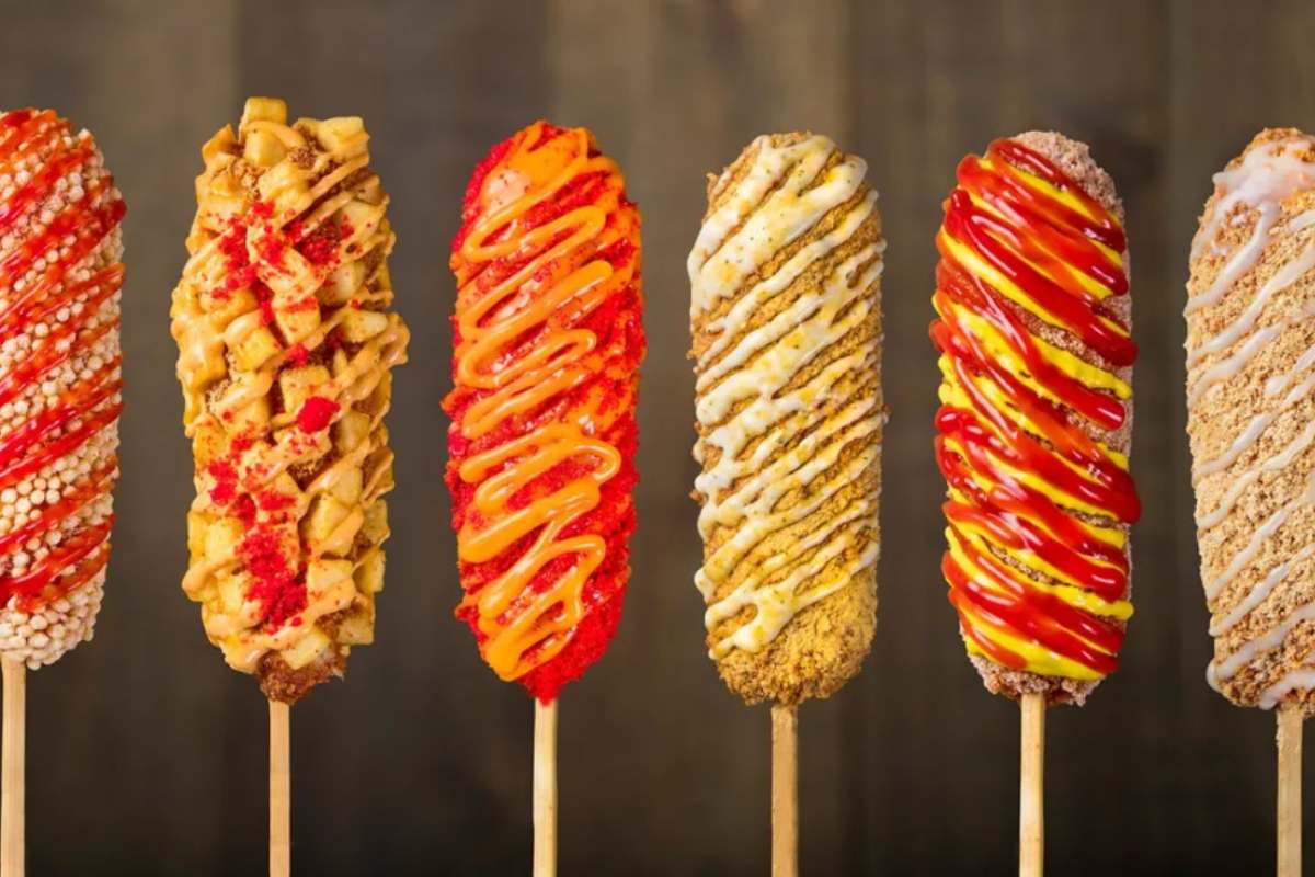 Corn dogs o banderillas coreanas con papas