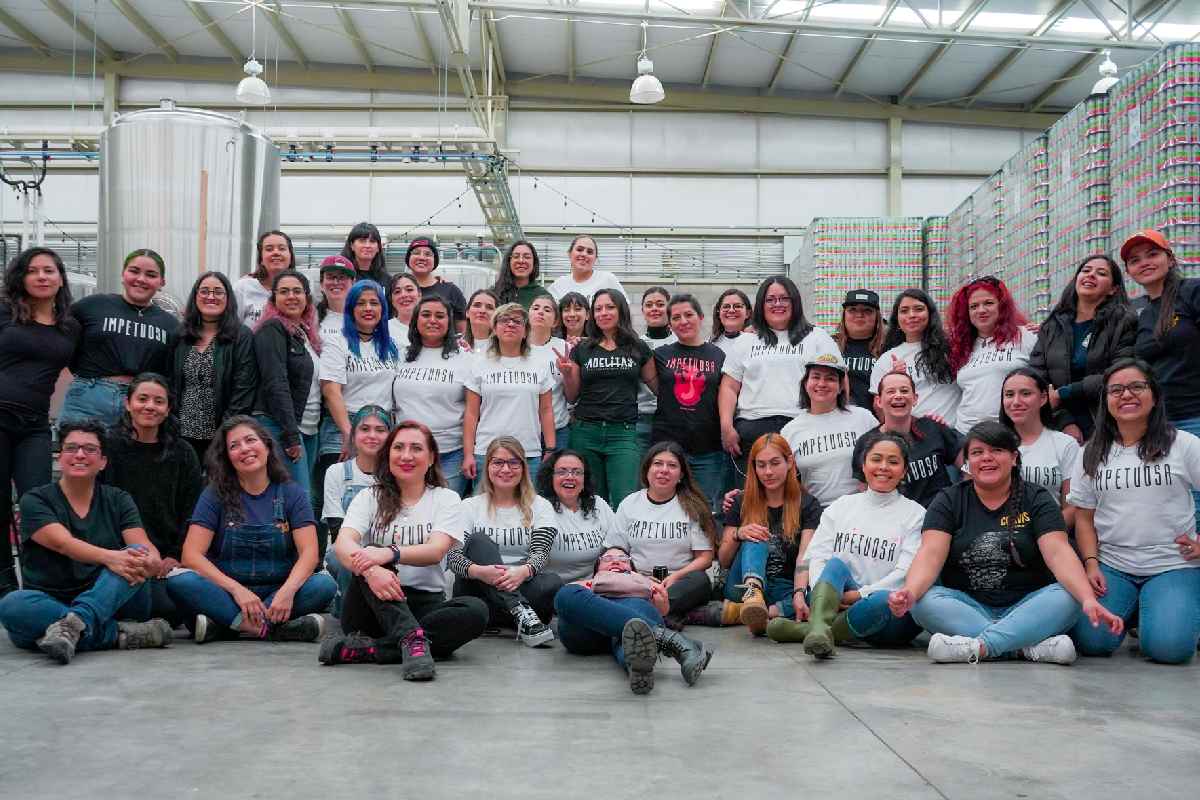 Mujeres cerveceras de la marca Impetuosa.