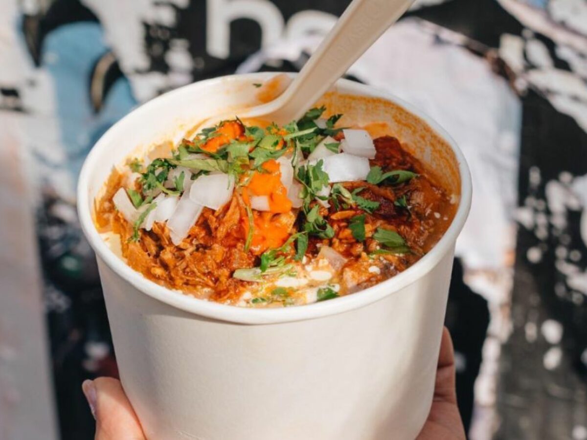 La birria con esquites puede ser una opción de recetas de esquites para quitarse el antojo