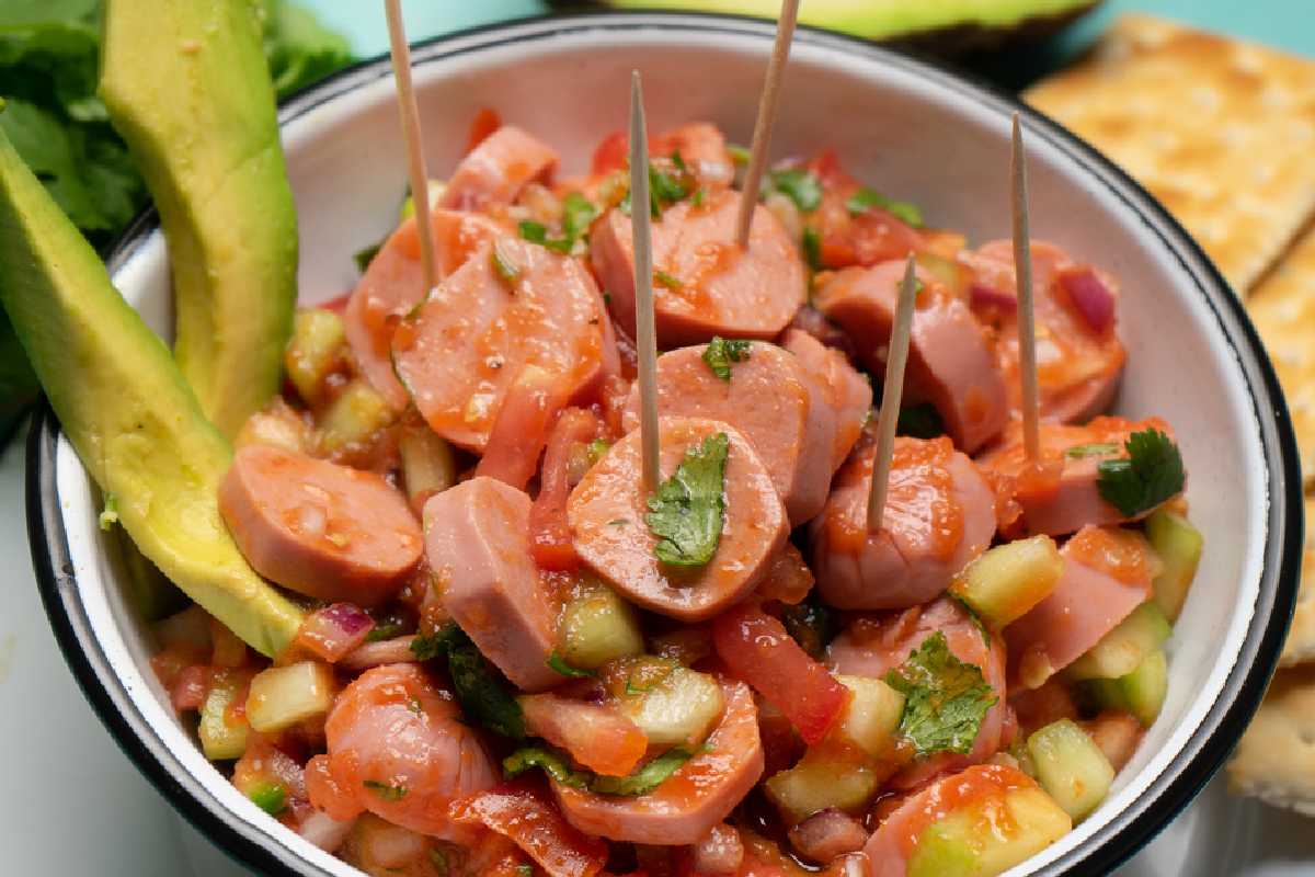 Te decimos cómo hacer salchichas a la mexicana