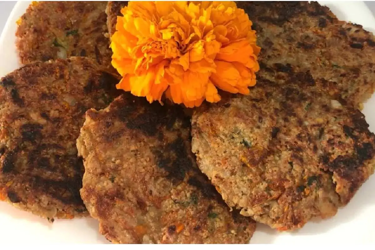 Tortitas con flor de cempasúchil, ideal para esta temporada de Día de Muertos.