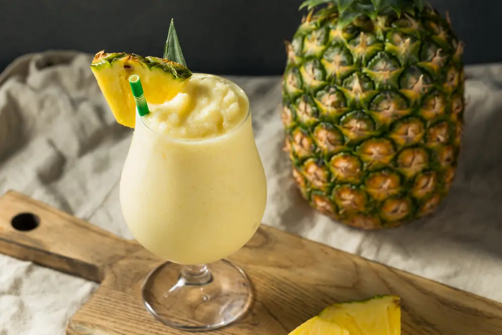 Piña colada, cocteles con ron 