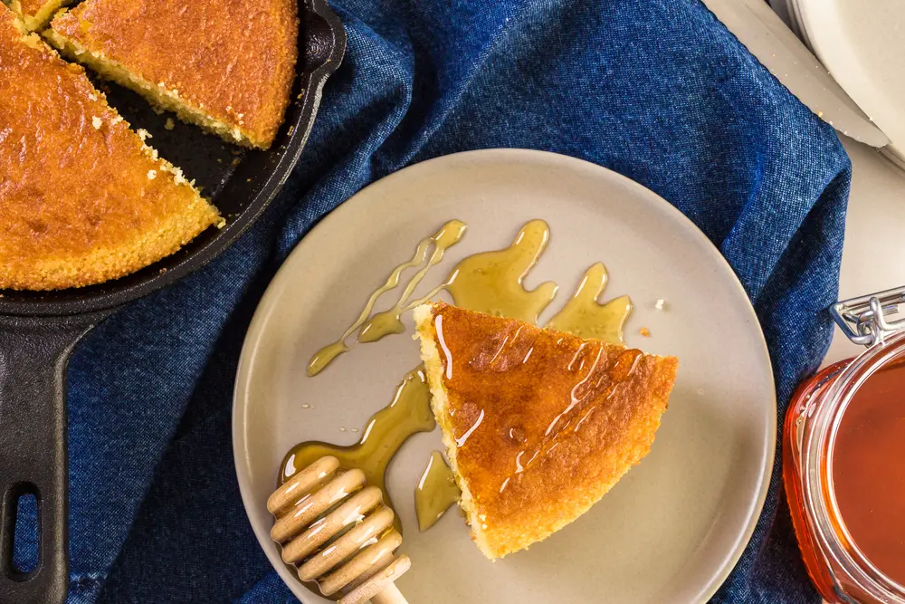 Pan de elote con Mantequilla de Miel