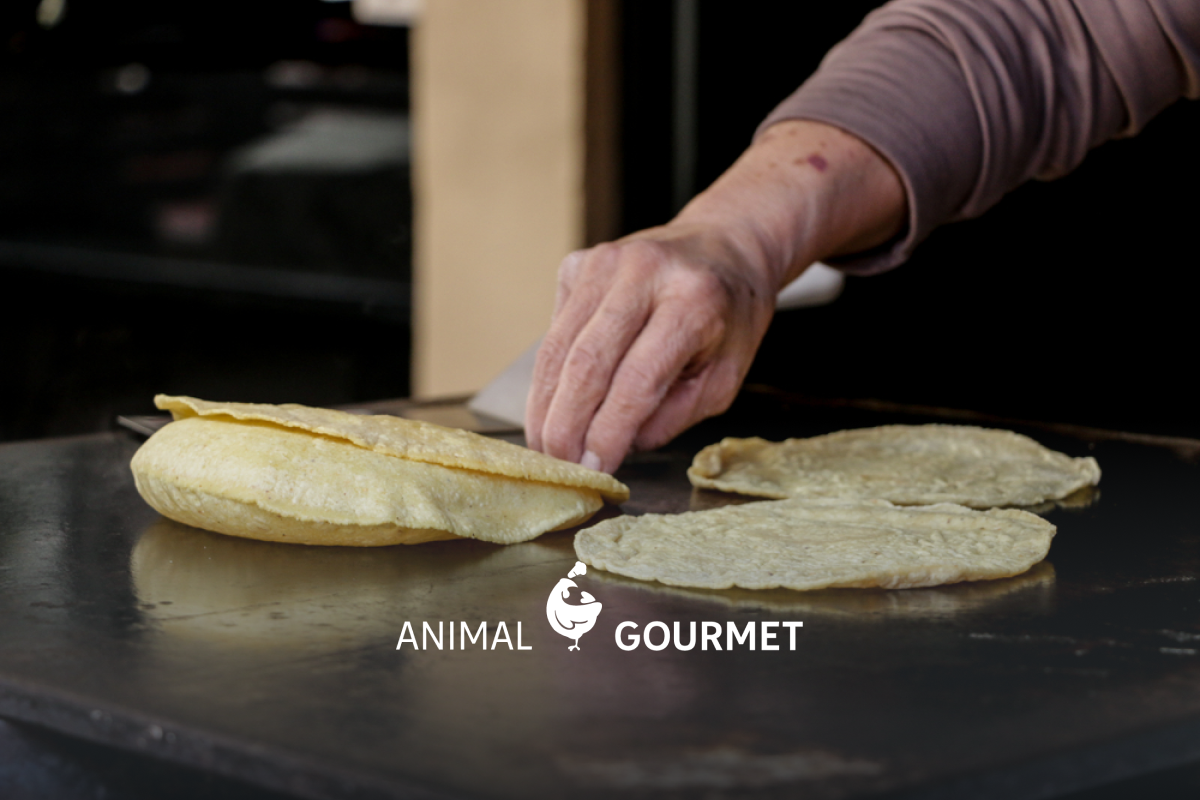 Para lograr tener tortillas de maíz esponjosas, no debes dejarlas mucho en la lumbre.