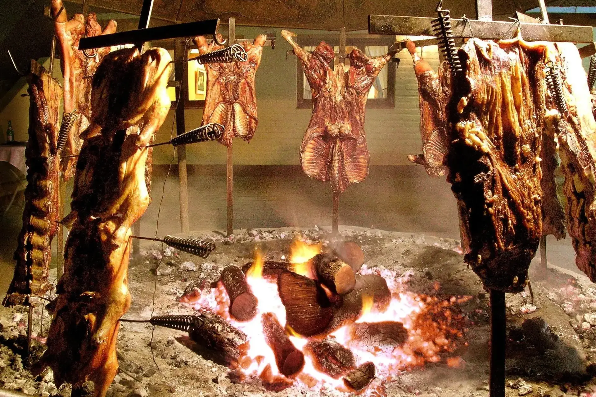 El asado en cruz es uno de los asado tradicionales hechos por los gauchos