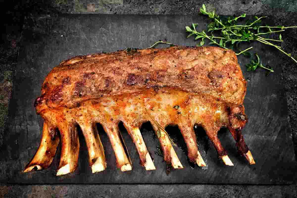 Las costillas bbq al horno es un platillo que no por ser fácil quiere decir que sabe mal, al contrario.