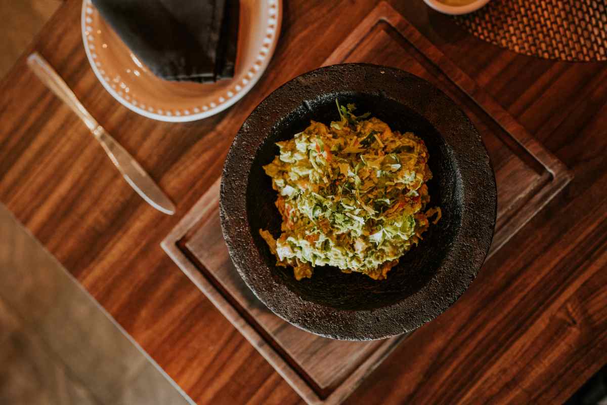 Hay recetas de guacamole que llevan más de quince ingredientes y está bien siempre y cuando respeten al protagonista: el aguacate.