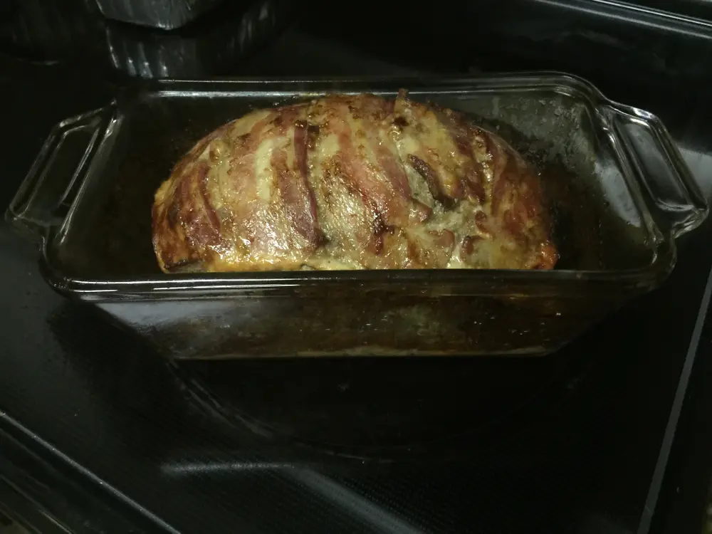Rollo de carne molida con tocino en el horno
