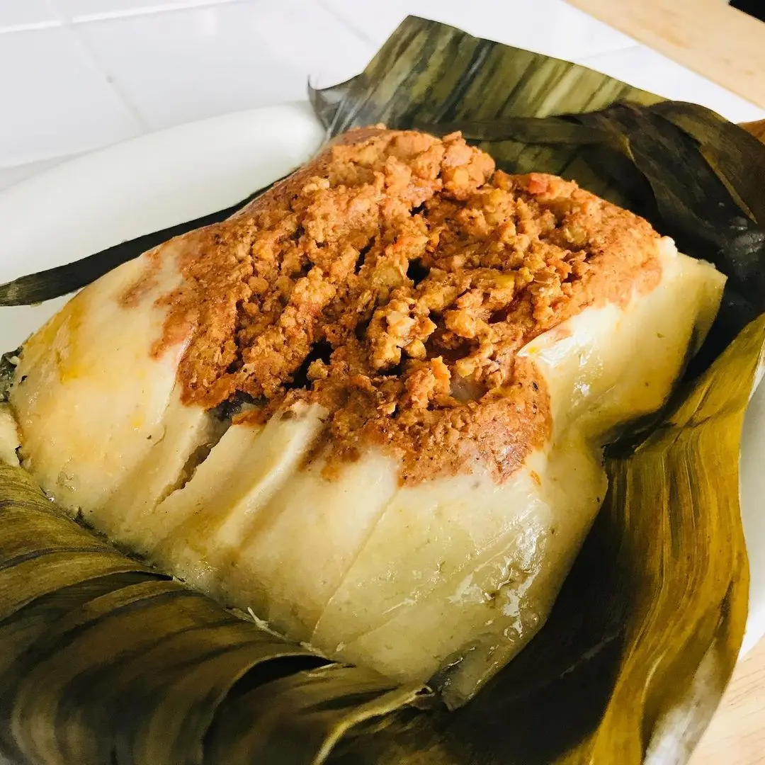 Tamales torteados con achiote