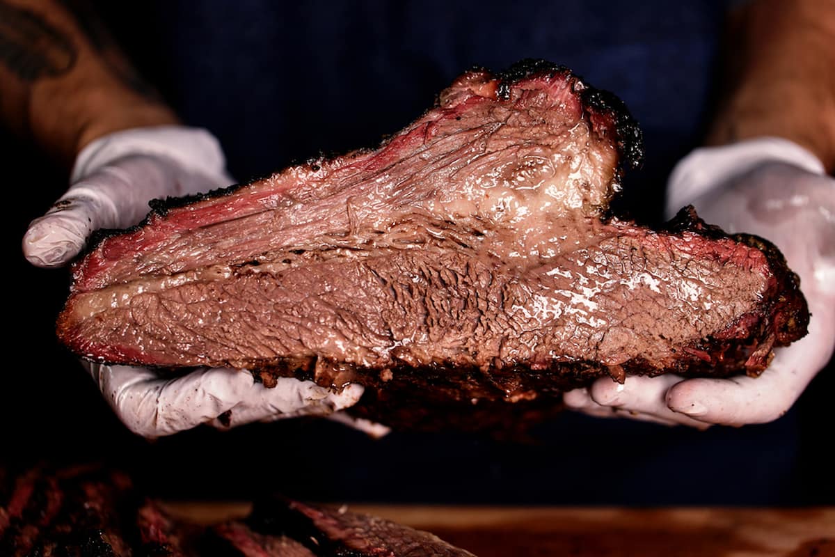El brisket puede ser un corte bastante jugoso, siempre y cuando se cocine con la técnica adecuada. 