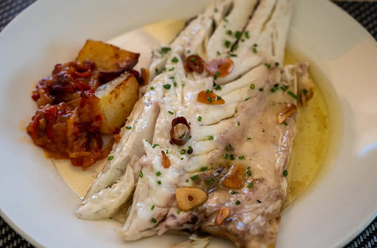 REceta: Cómo hacer filete de pescado al mojo de ajo