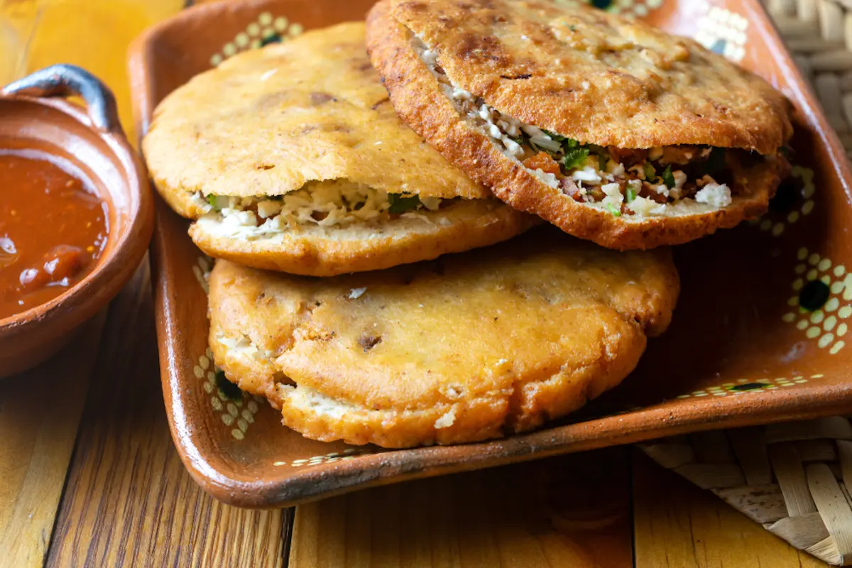 Cómo hacer gorditas de chicharrón prensado