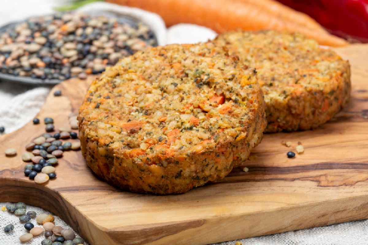La hamburguesa de lentejas y avena es deliciosa y nutritiva.
