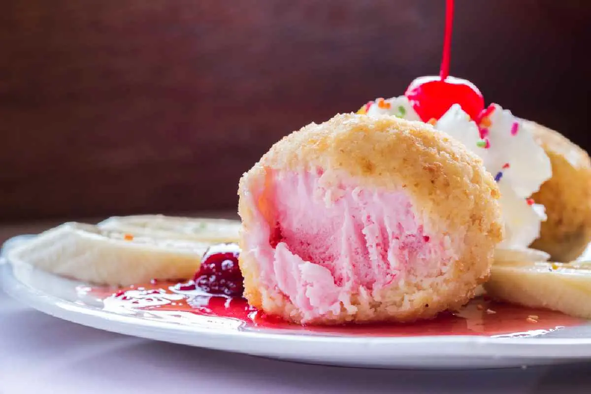 Para lograr un helado frito perfecto, el producto principal debe de estar muy bien congelado.