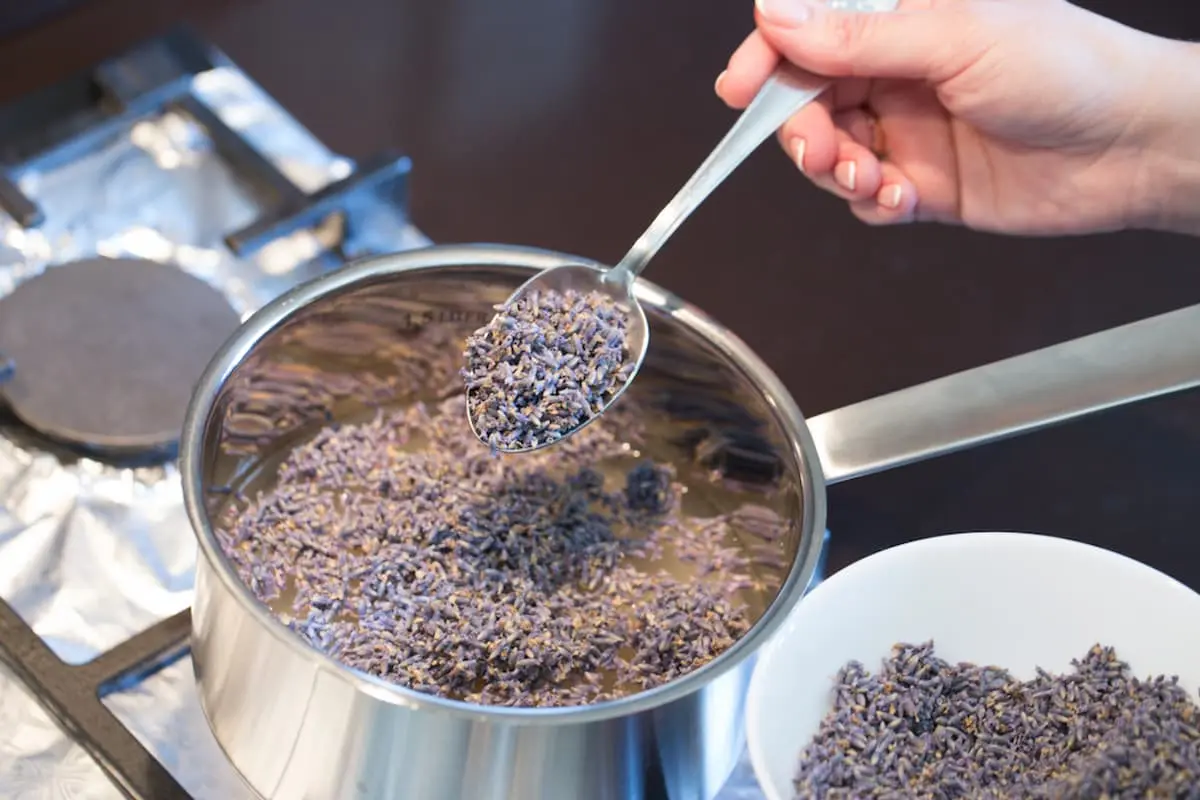 Cómo hacer jarabe de lavanda casero