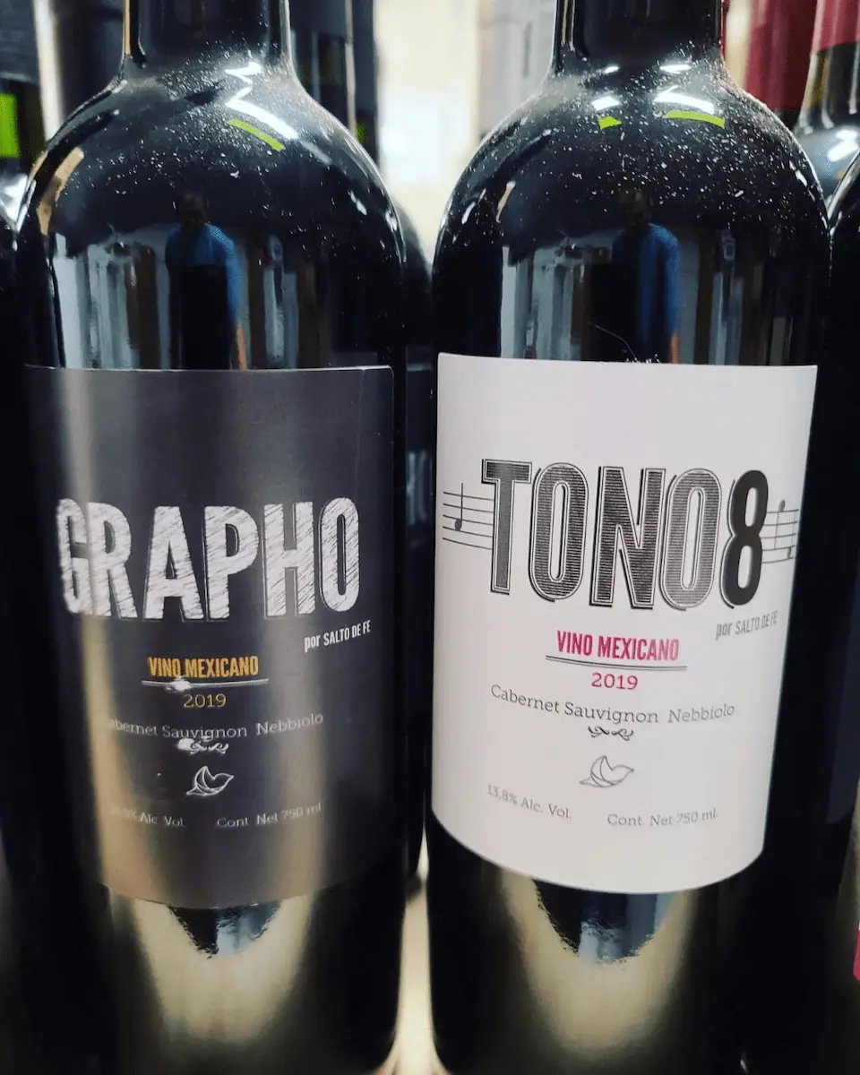 Botellas de vino Tono 8 y Graphos, vinos Salto de Fé