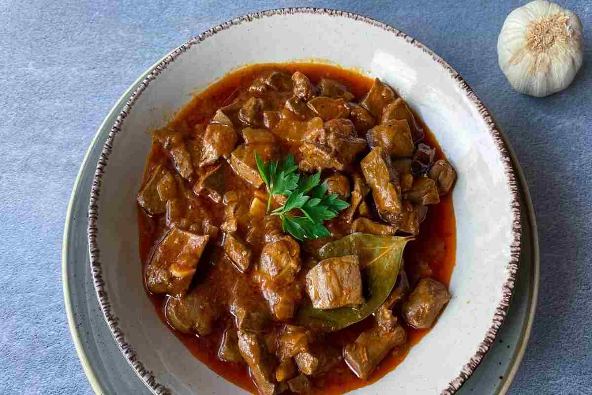 El origen de la chanfaina lo encontramos en los antiguos señoríos, cuando los señores encargaban al pastor que sacrificara algún cordero para comerlo.