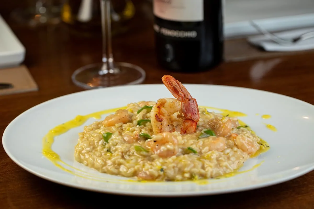 Risotto de camarones y champiñones cena romántica sin carne