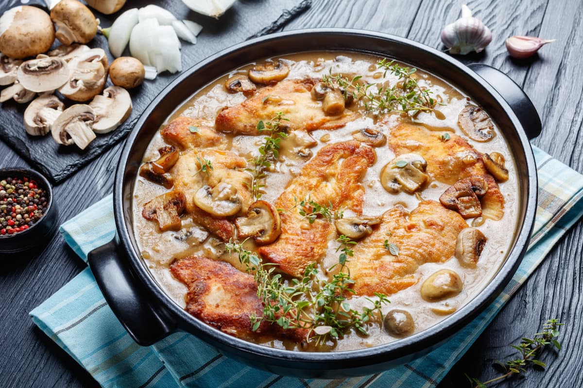 Pollo Marsala con Champiñones y salsa de vino 
