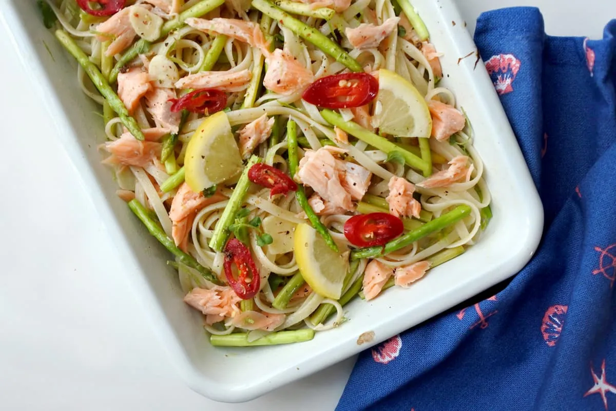 Pasta Alessandra salmón con espárrafos cena romántica sin carne