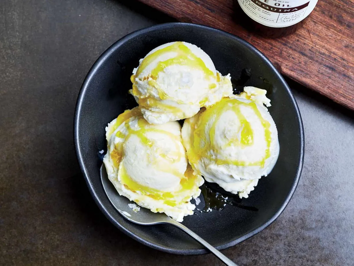 Helado de vainilla con aceite de oliva y sal / Dua Lipa / 