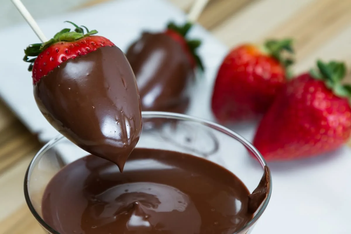 Fresas cubiertas con chocolate para San Valentín