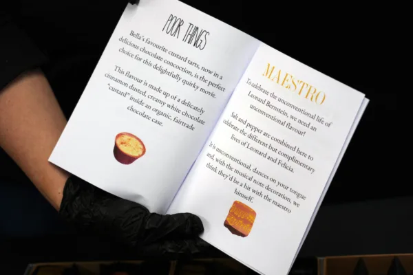 Chocolates inspirados en Pobres Criaturas y El Maestro, películas nominadas al Oscar 2024 | ANDY BUCHANAN / AFP