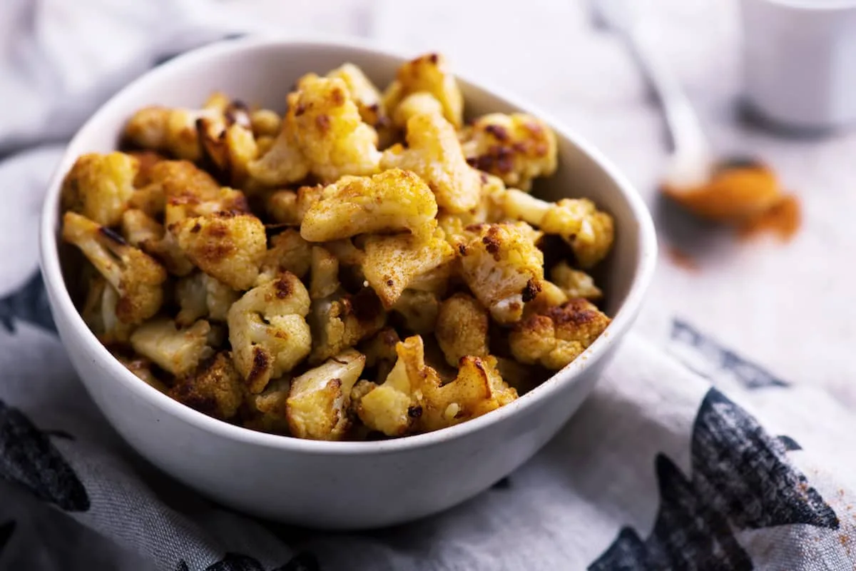 Las palomitas de coliflor son una receta perfecta para seducir aquellos que todavía miran con reticencia a la coliflor.