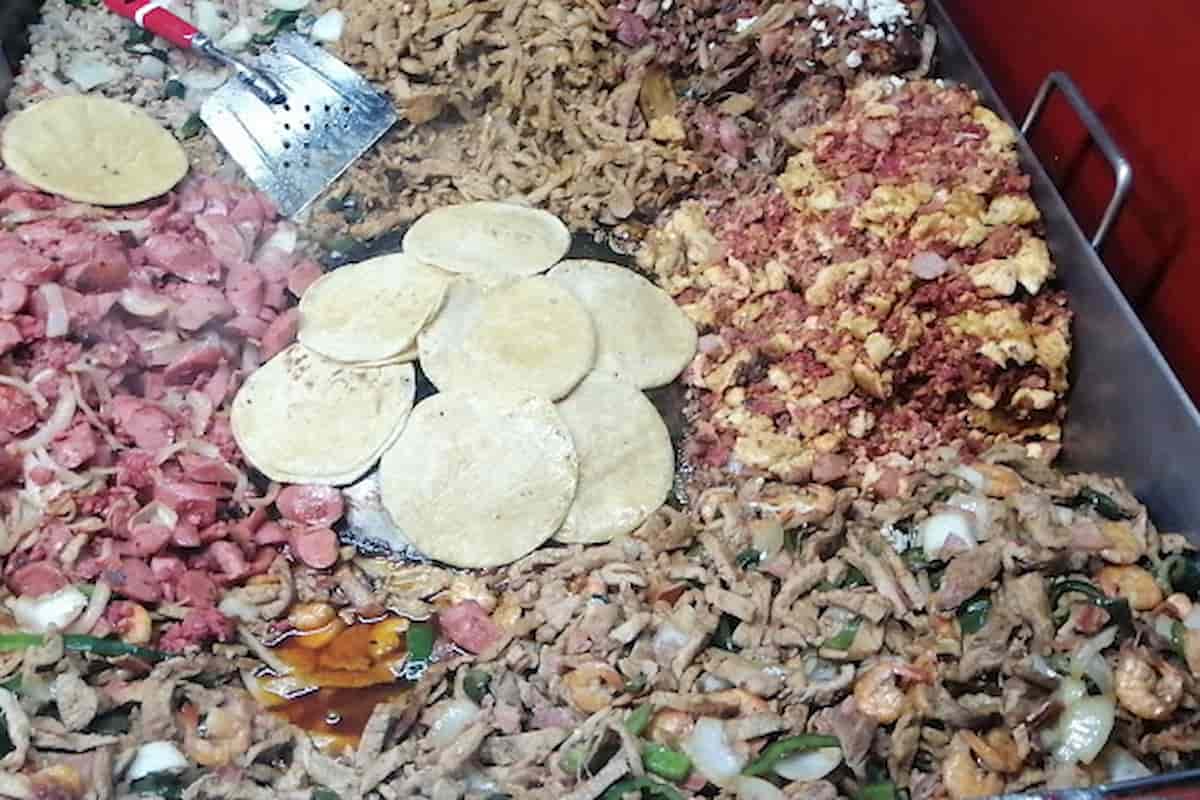 de qué están hechos los famosos tacos de basura, una delicia de las calles queretanas 