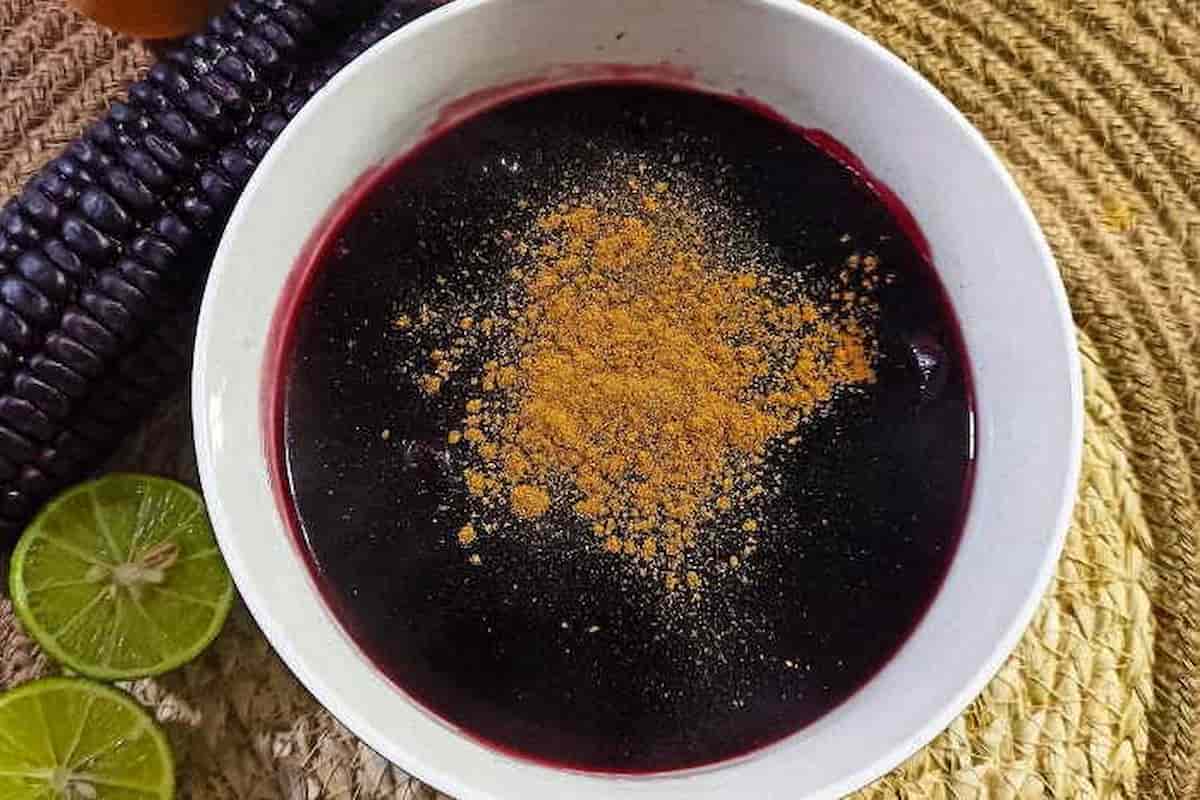La mazamorra morada es un postre elaborado a base de maíz morado que se cultiva en Perú.