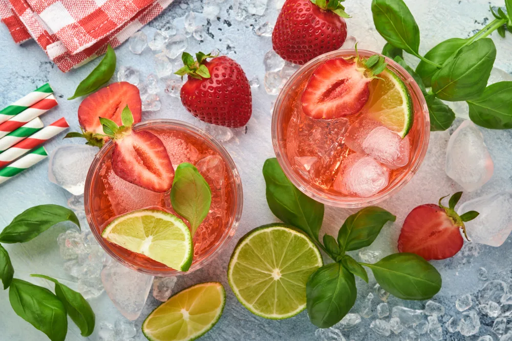 Agua fresca de jamaica y fresa