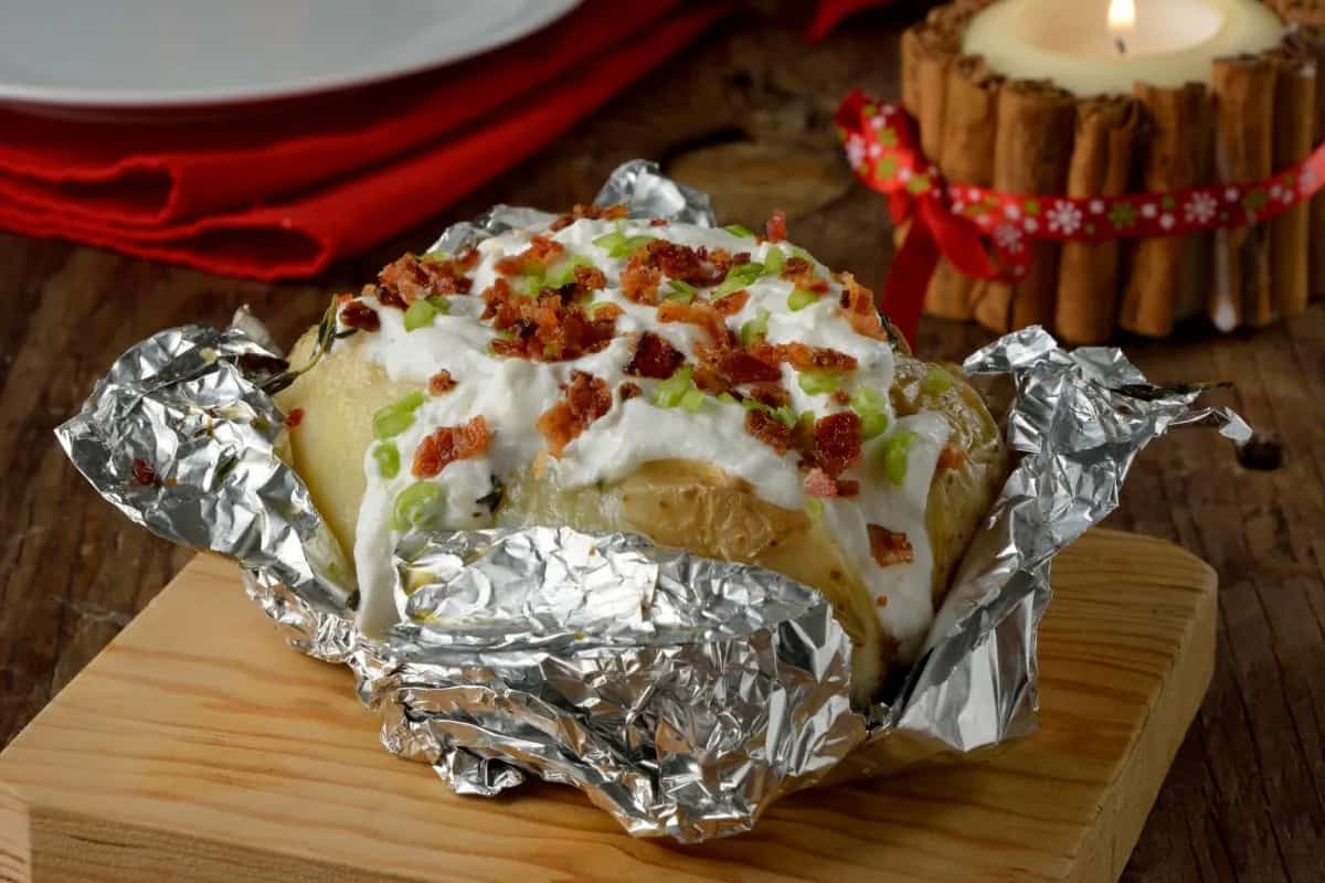 cómo hacer papas al horno con queso cheddar y tocino