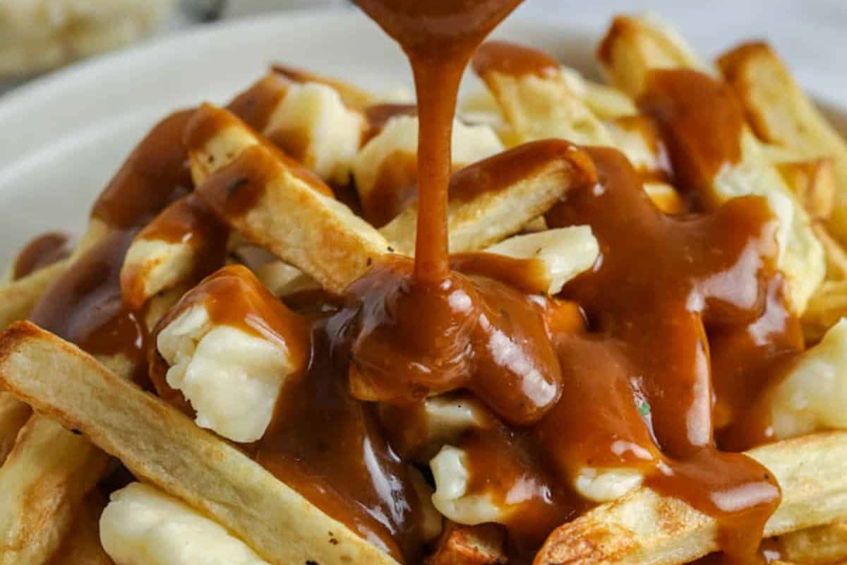 cómo se prepara el Poutine