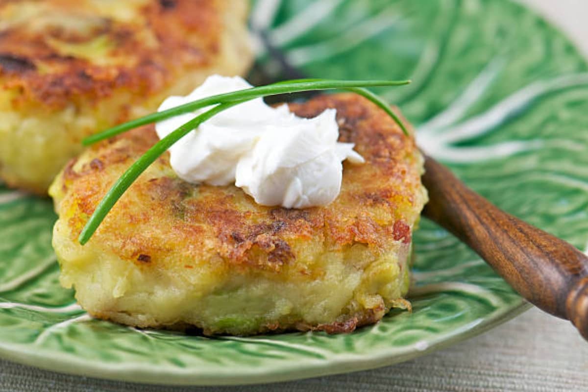 Cómo preparar tortitas de papa con nopal y atún opción saludable / Foto: iStock