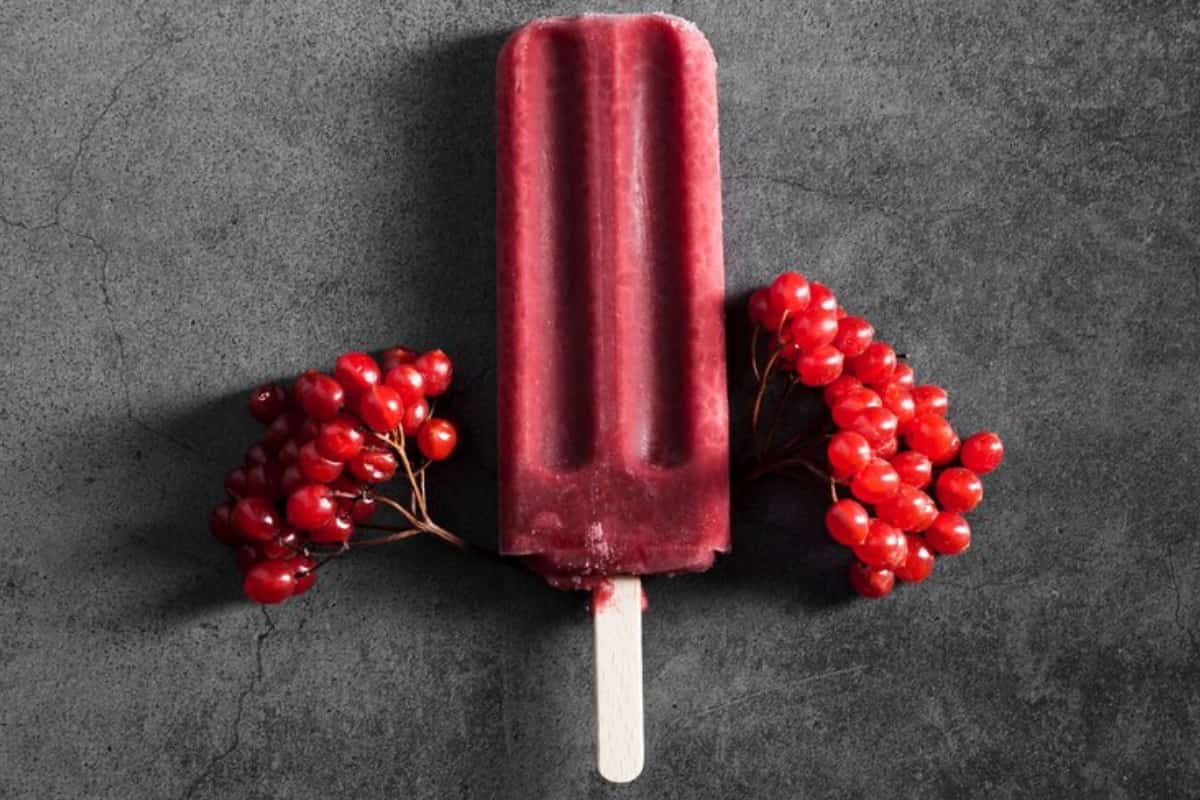 Para este calor, ¿qué tal unas paletas de hielo de grosella? prepara esta rica receta, fácil y rápida. / Foto: Pexels