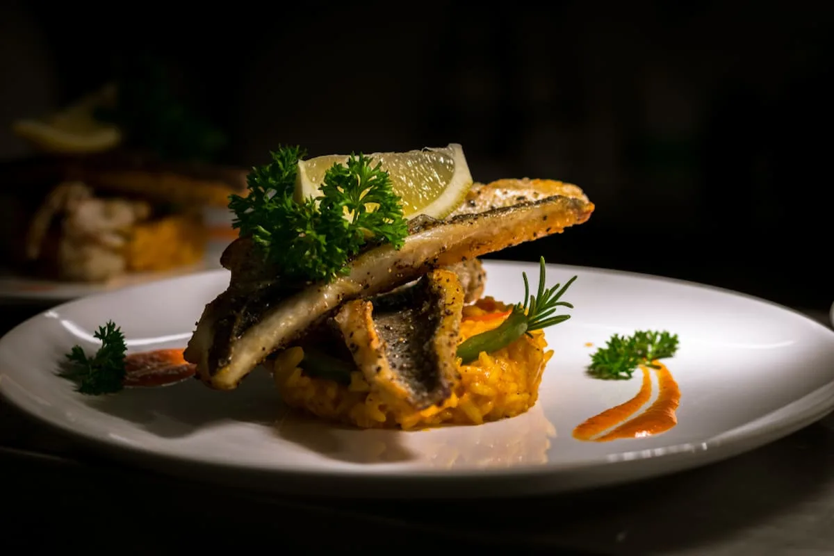Platillo de restaurante con estrella Michelin.