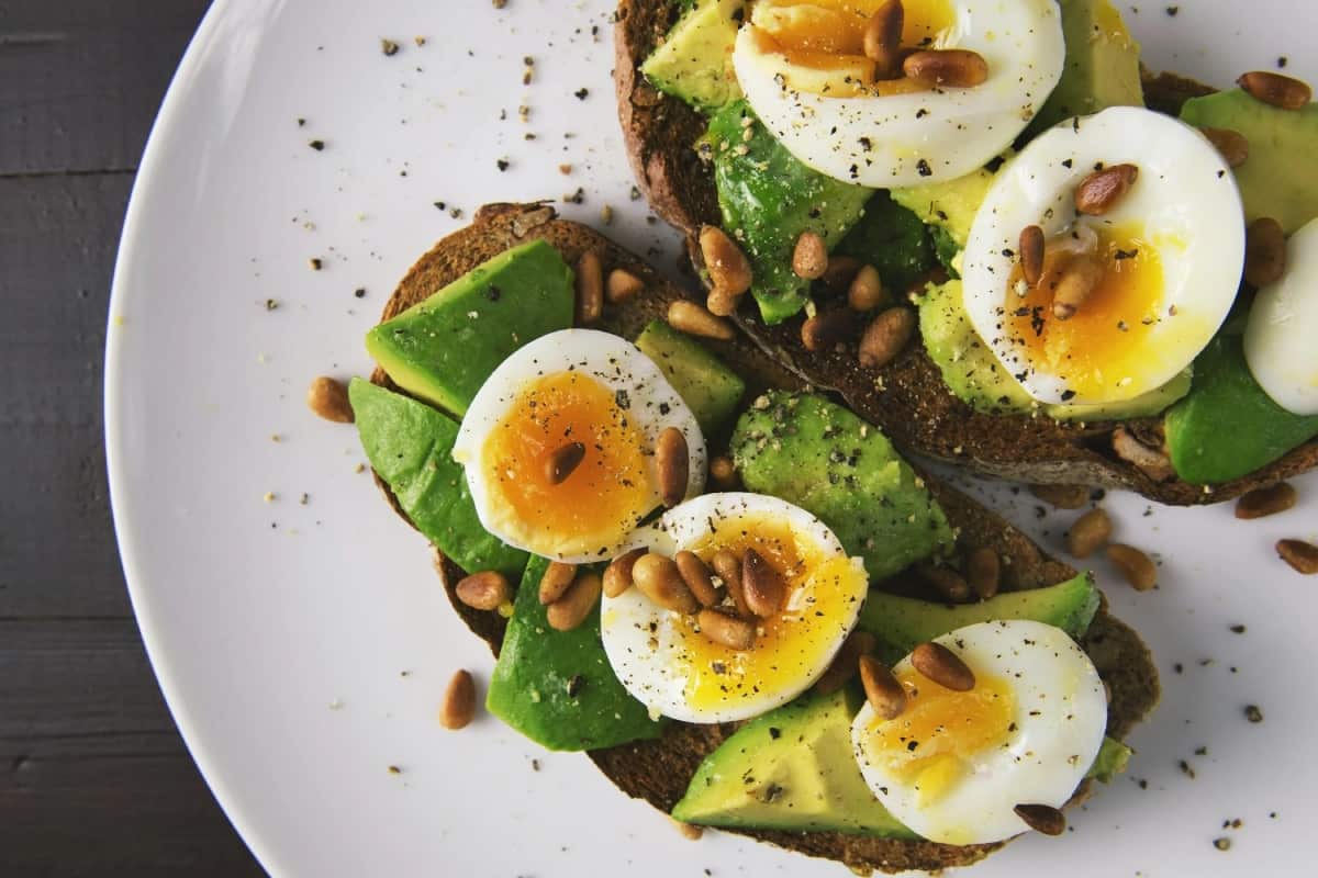 Toast aguacate con huevo