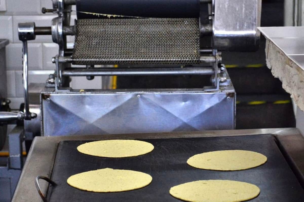 Producción de tortillas en la taquería El Califa de León | @califadeleon