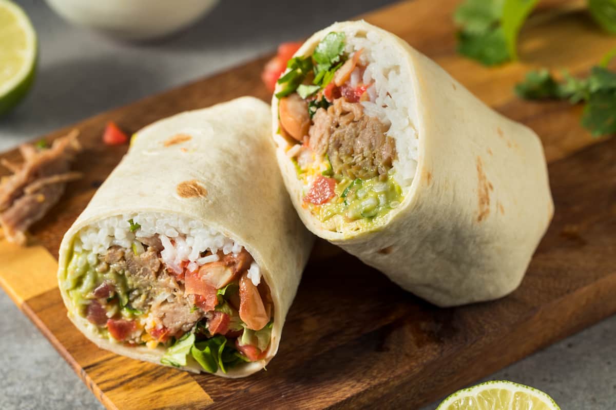 Los burritos son un plato cuya receta original consiste en la combinación de frijoles, arroz y alguna proteína.