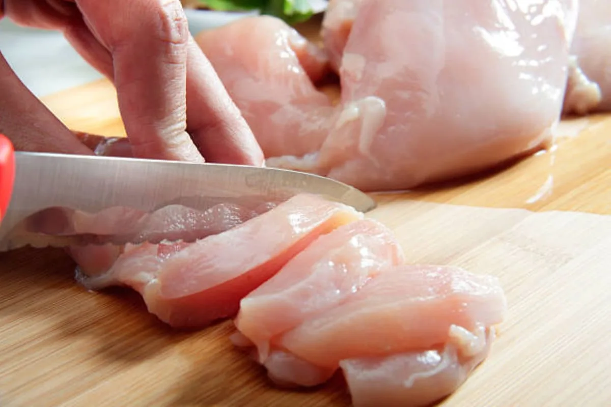 3 recetas con sabores originales que puedes cocinar con pechuga de pollo. / Foto: Pexels