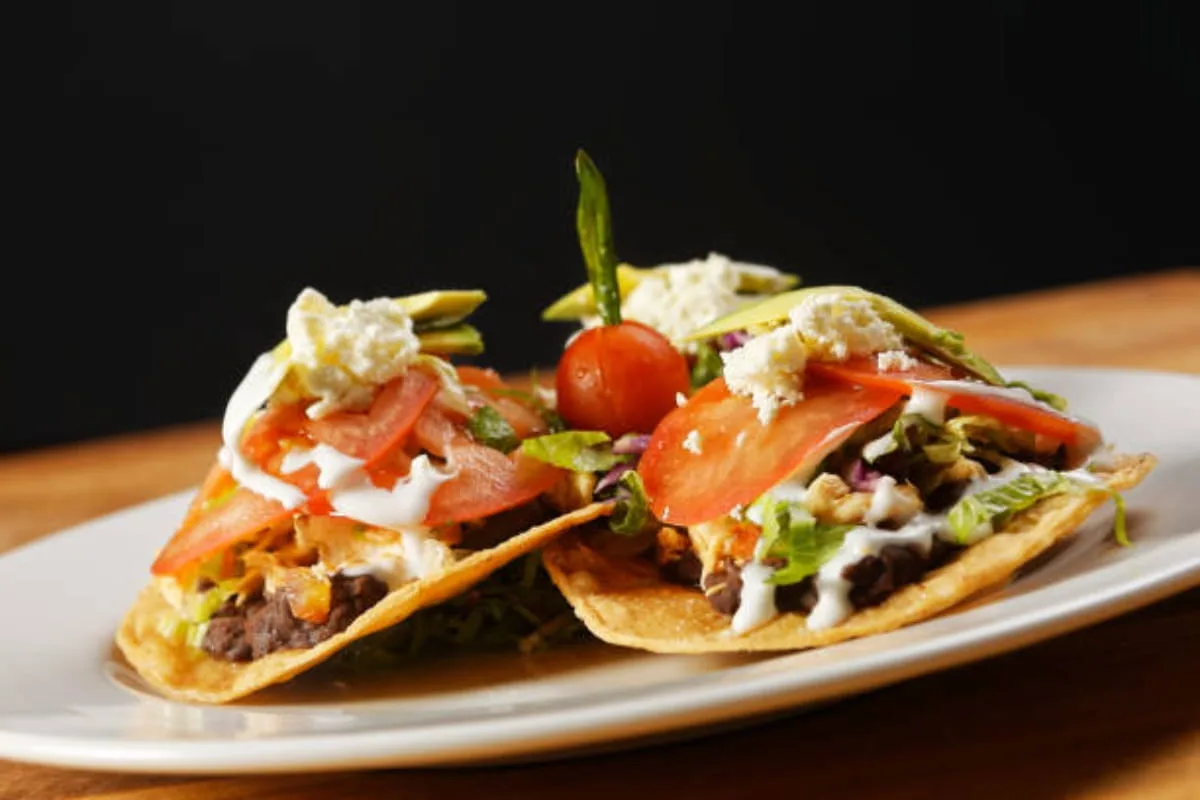 Tostadas de carne de res dehebrada. / Foto: iStock