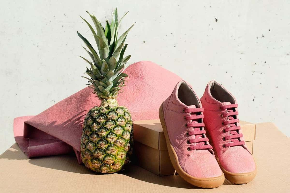 La cáscara de la piña ha reemplazado el cuero, aquí vemos zapatos con cuero vegetal.