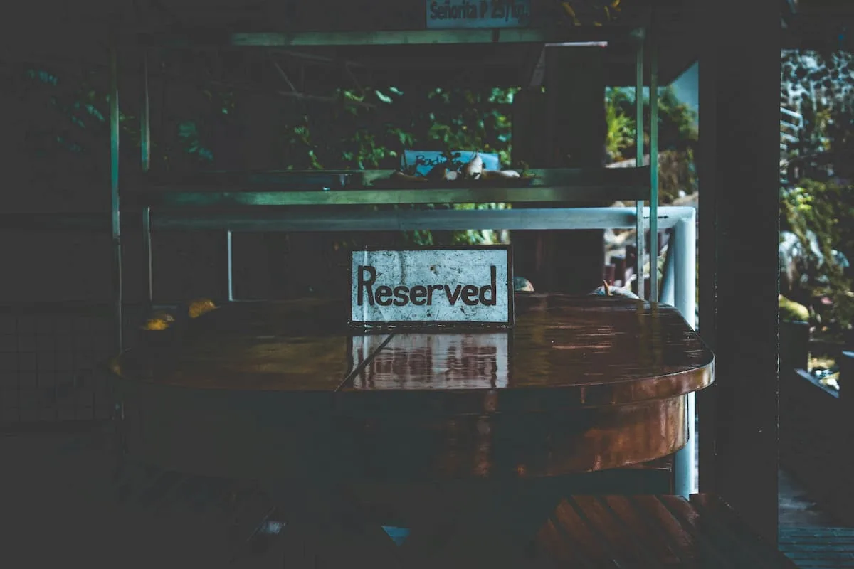 el fraude por falsas reservaciones puede ser una realidad y combatirlo requiere una ley
