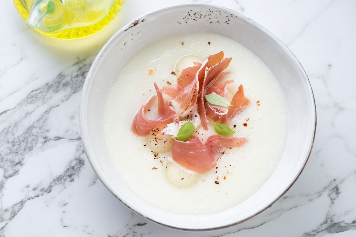 Complementa el menú de tu cena con estas recetas de sopas frías.