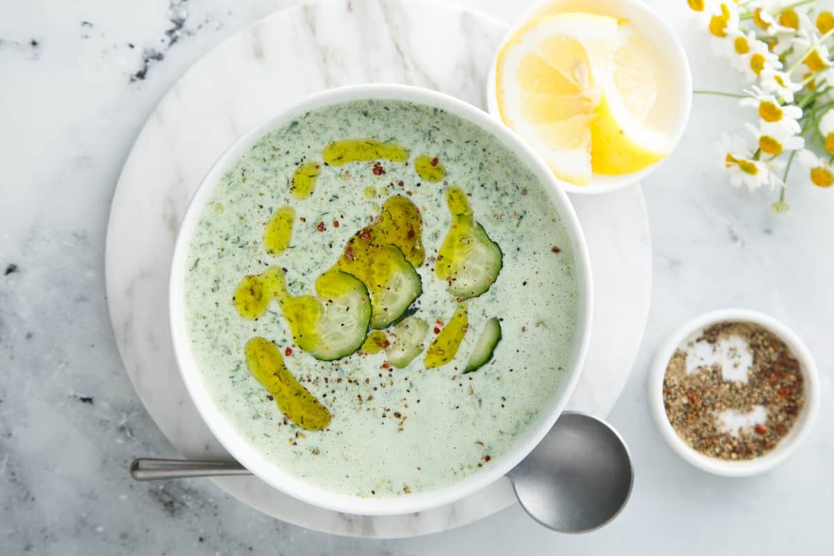 Complementa el menú de tu cena con estas recetas de sopas frías.