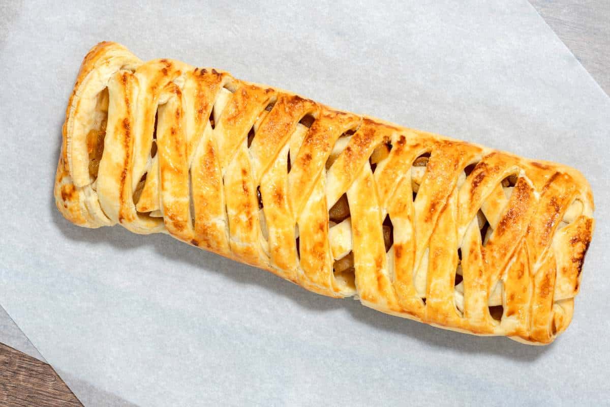 Cómo hacer trenza de hojaldre de ate con queso.